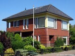 Woonhuis met schoenwinkel, nu woonhuis. Jan Zijlmasingel 1, Leens (1937)
              <br/>
              Gert-Jan Lobbes, 2018